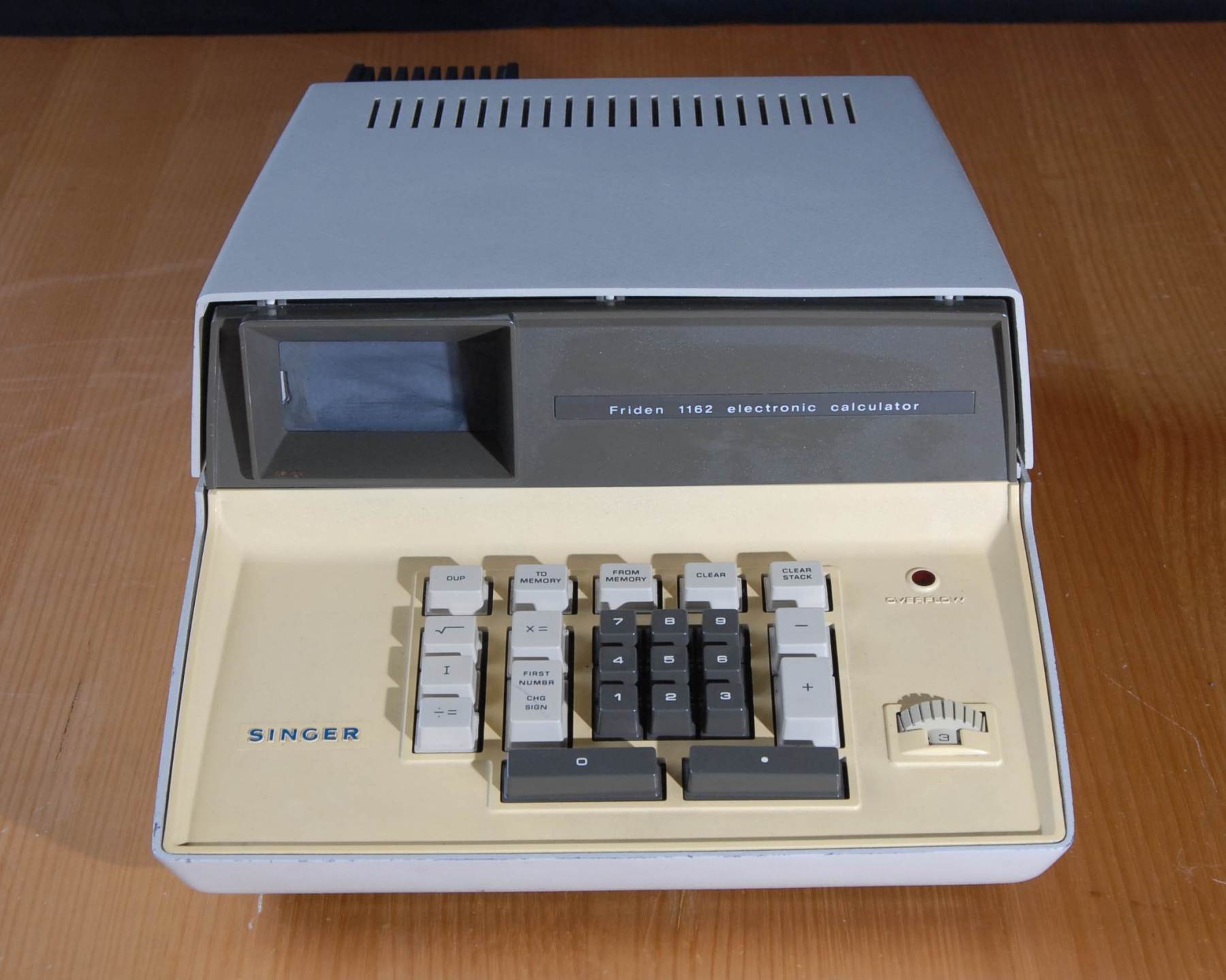 Figure 13 — A Singer/Friden 1162 of 1969, the integrated-circuit successor of the 132, with its small two-line display.