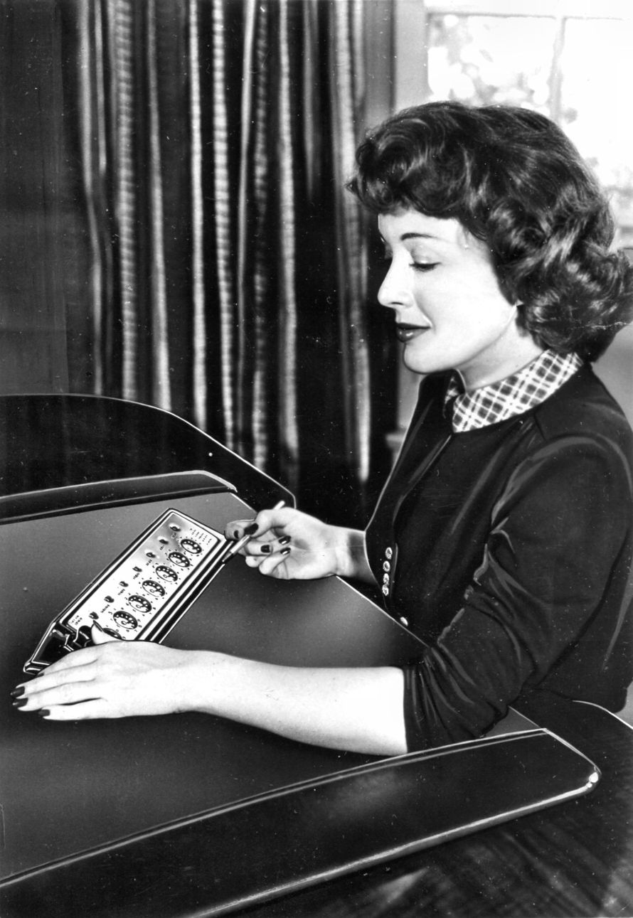 Figure 3 — The actress Ellen Drew with a Lightning in a 1950 publicity photograph, holding the stylus upright as the leaflet instructs.