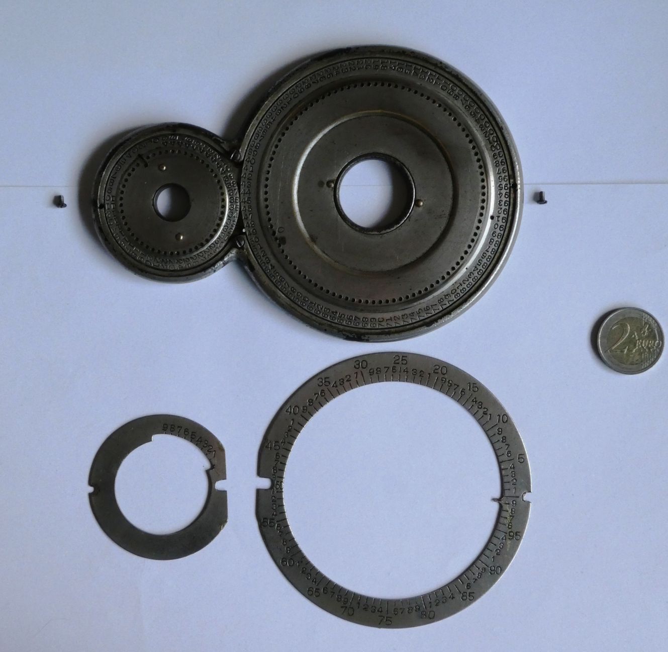 Figure 5 — A Webb-pattern adder with its cover removed: the wheels and the numbered rings come apart, unlike the Lightning's riveted wheels.