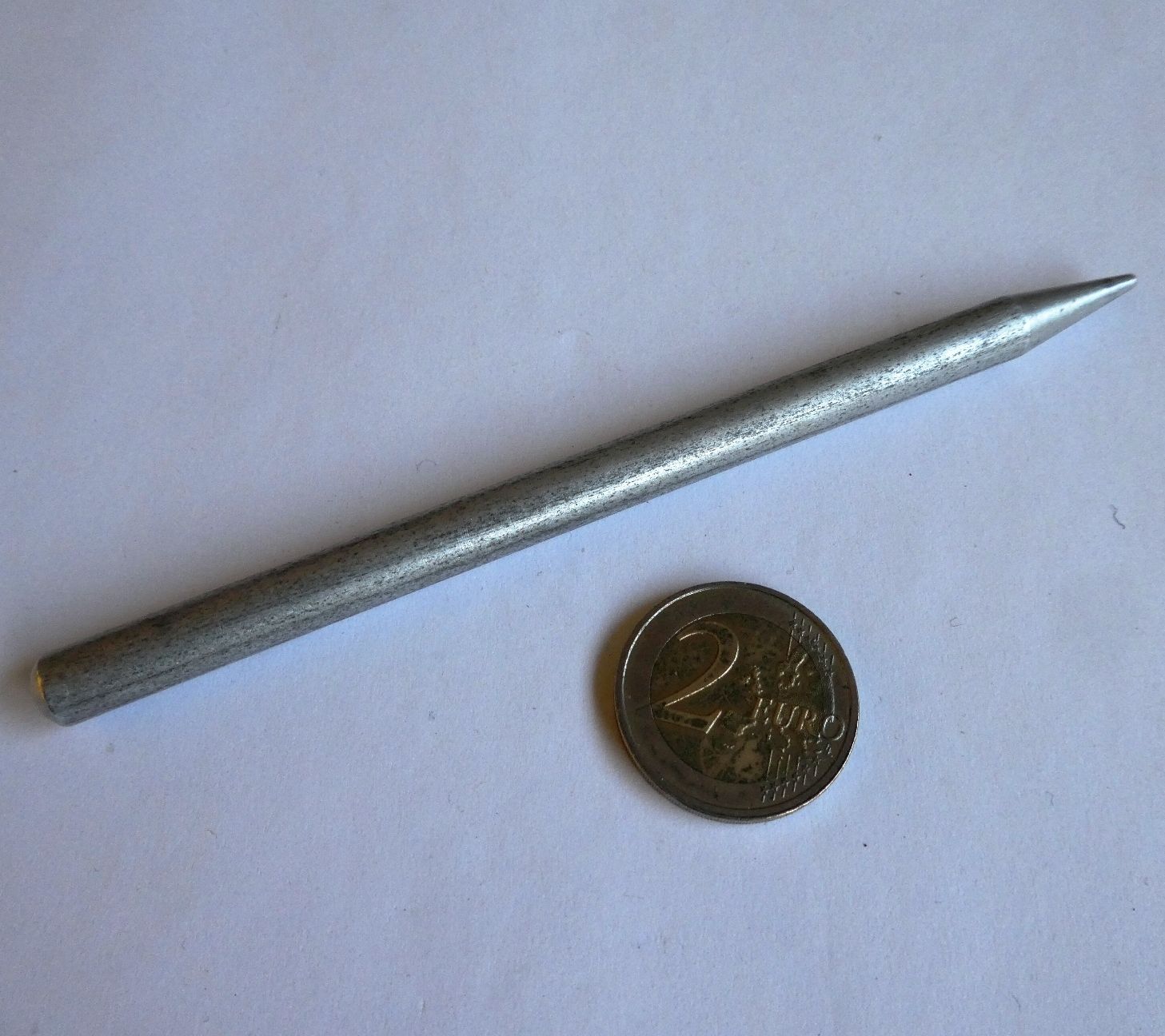 Figure 4 — The aluminium stylus of an early (1946) Los Angeles Lightning: a stout rod tapering to a point.