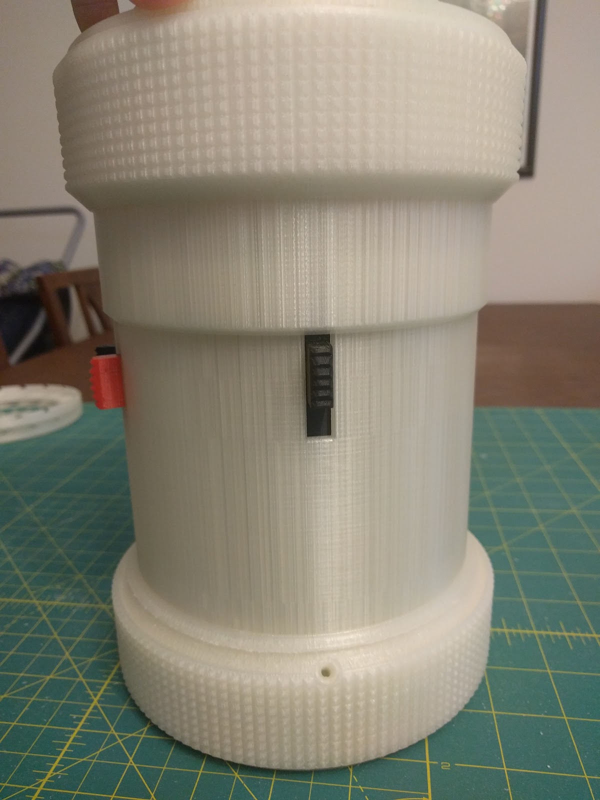 Figure 8 — The assembled machine seen from the front. The proportions are Contina's; only the size and the material are not.