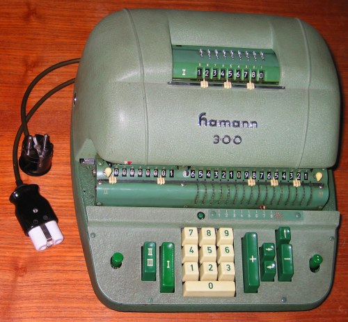Figure 12 — A Hamann 300 of 1953, the ten-key machine with double back-transfer, restored for the Energie-Museum Berlin.