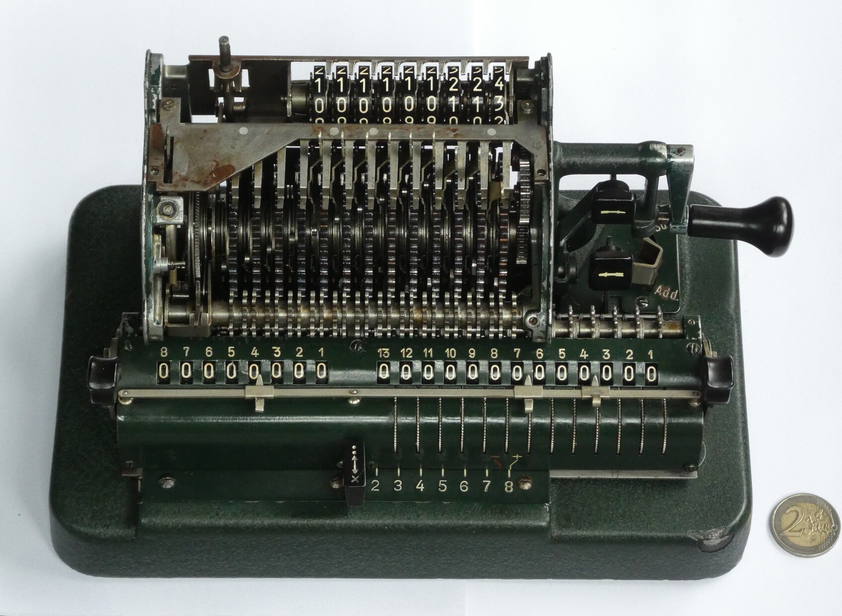 Figure 8 — A Manus E with its cover removed: the drum of nine latch places above, the carriage with its registers below, the crank block at the right.