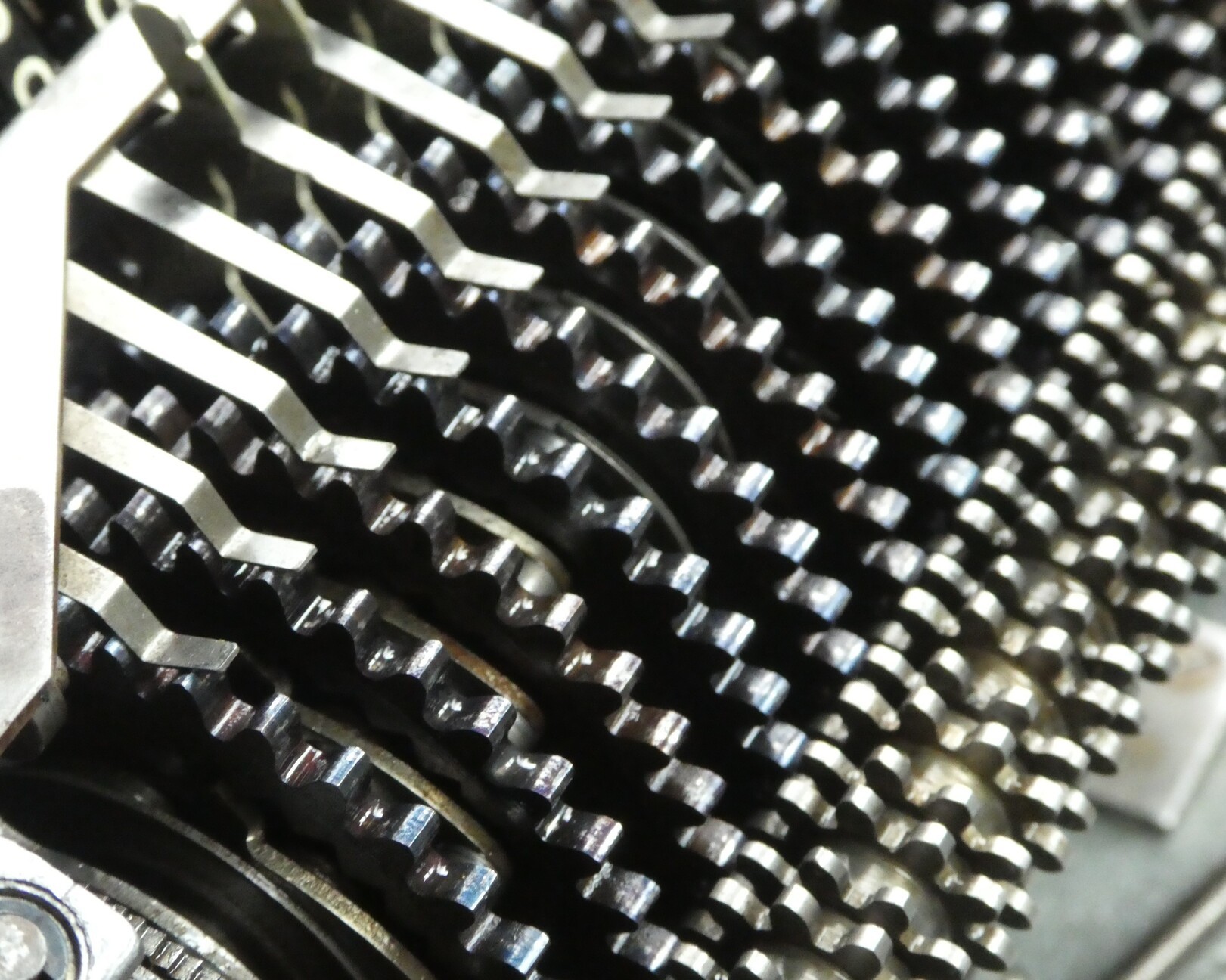 Figure 6 — The drum of a Manus E with the cover off: the stack of ratchet wheels on the shaft, their external teeth staggered from place to place in a spiral, with the bent spring tongues of the locking pawls…