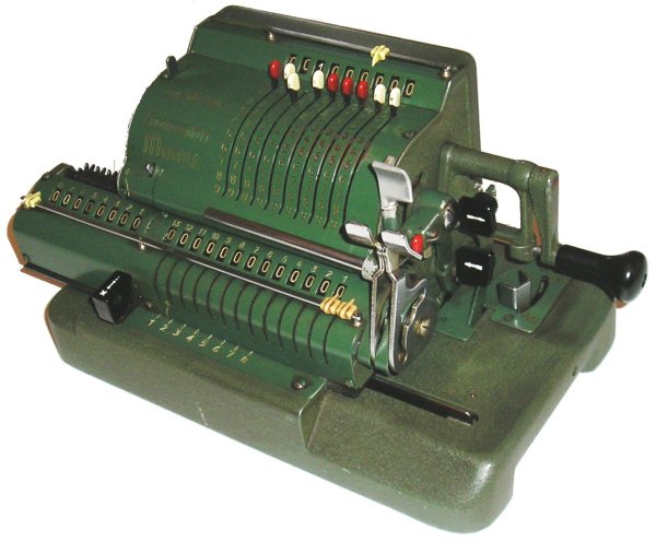 Figure 9 — Manus F, serial 15528, 1953–55, with the clearing bar and two pressure levers at the right of the carriage.
