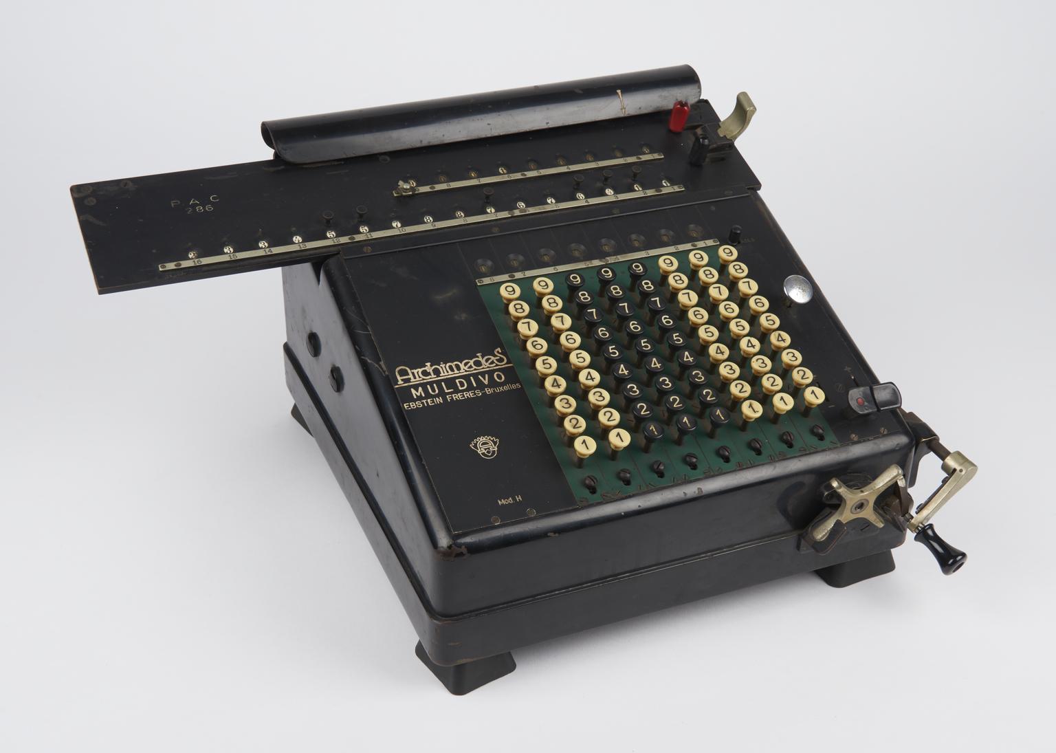 Figure 9 — An Archimedes model H from Glashütte, a stepped-drum machine.