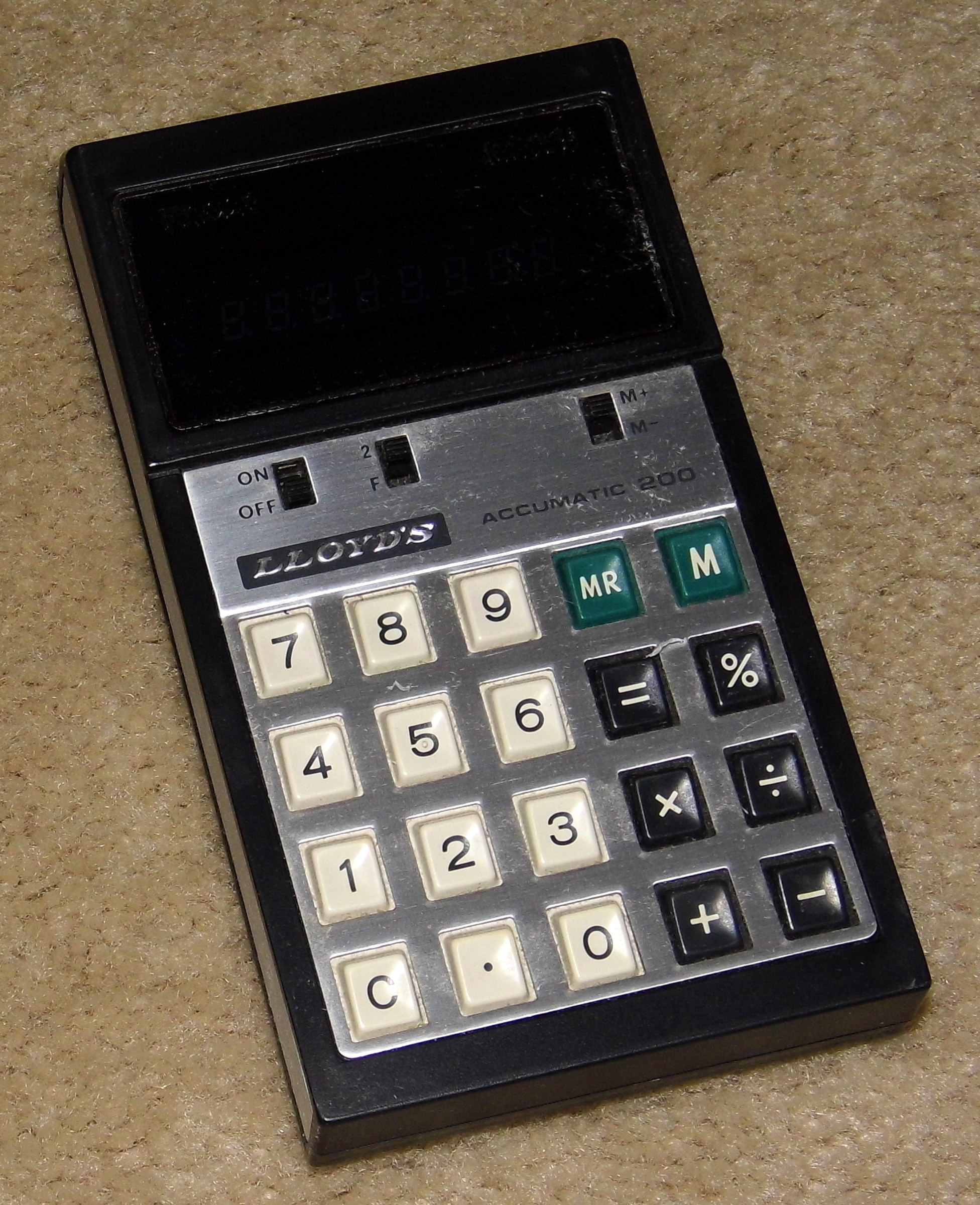 Figure 25 — A Lloyd's Accumatic 200 of about 1973, made in Mexico, with a blue fluorescent display.