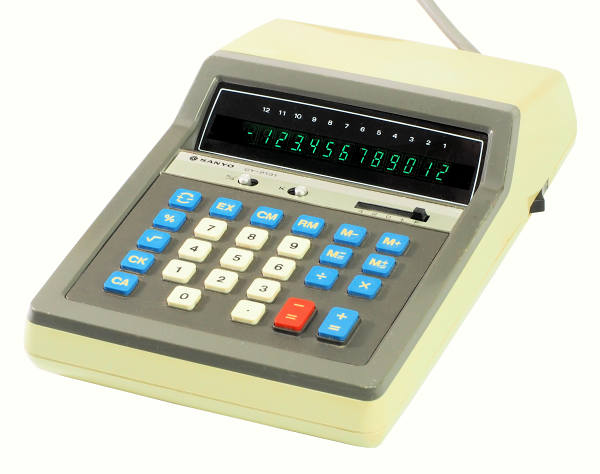 Figure 22 — A Sanyo CY-2131 desk calculator of 1977, with a thirteen-digit Futaba flat tube: by then the fluorescent panel was standard on mains desk machines.